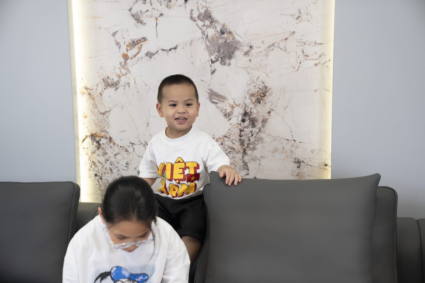 Bé út - nụ cười của căn nhà